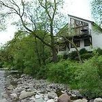 Casa vacanze Bridge 16, Within Walking Distance Of Town Centre, Strictly No Pets *